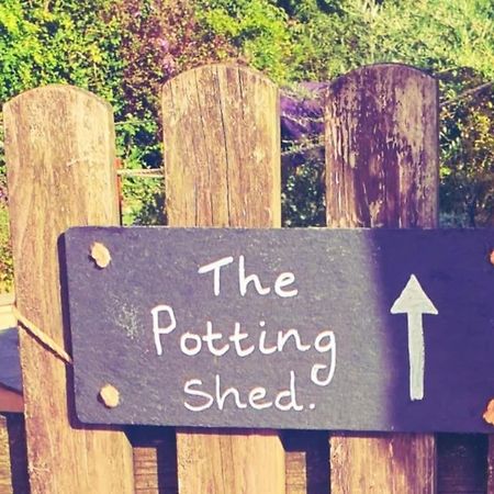 The Potting Shed Near Tenby, 100" Projector, Four Poster Bed, On-Site Hot Tub Access Via Spa Pack, Breakfast Exterior foto