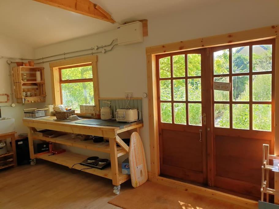 The Potting Shed Near Tenby, 100" Projector, Four Poster Bed, On-Site Hot Tub Access Via Spa Pack, Breakfast Exterior foto